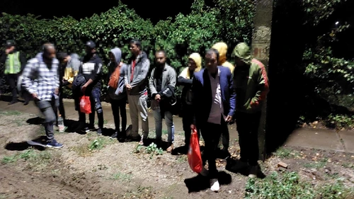Migranții și călăuzele lor au fost prinși la granița cu Ungaria FOTO Poliția de Frontieră