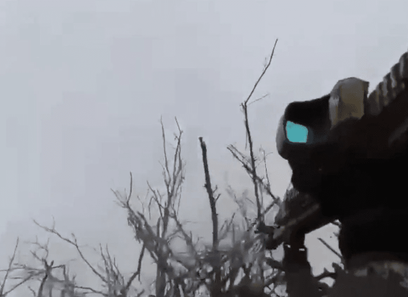 Scene ireale de luptă lângă Bahmut. Cum încearcă un soldat ucrainean să respingă singur atacurile rușilor VIDEO