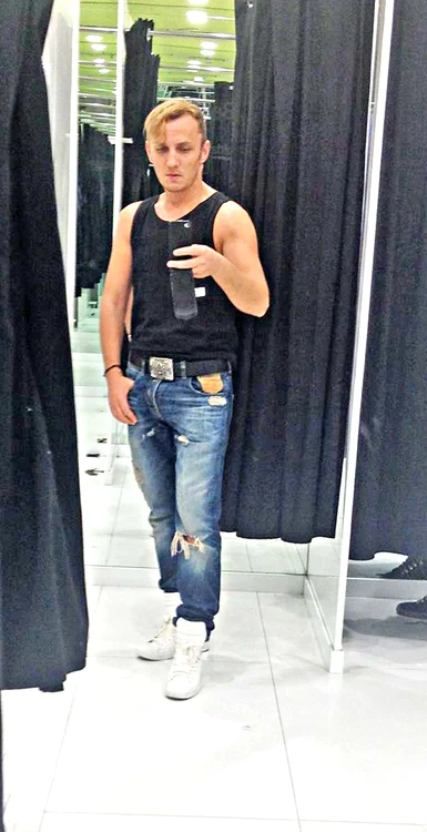 Şi-a luat haine noi