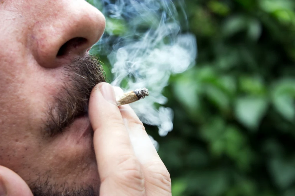 Marijuana va fi reclasificată de Trump ca drog mai puţin periculos: „Oamenii m-au implorat”