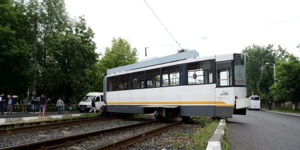 Tramvai al liniei 41 deraiat FOTO Mediafax 