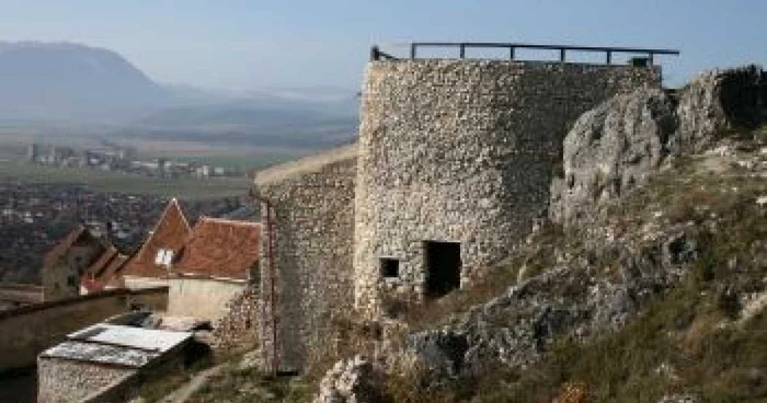 Braşov: Un balcon al Cetăţii Râşnov s-a prăbuşit