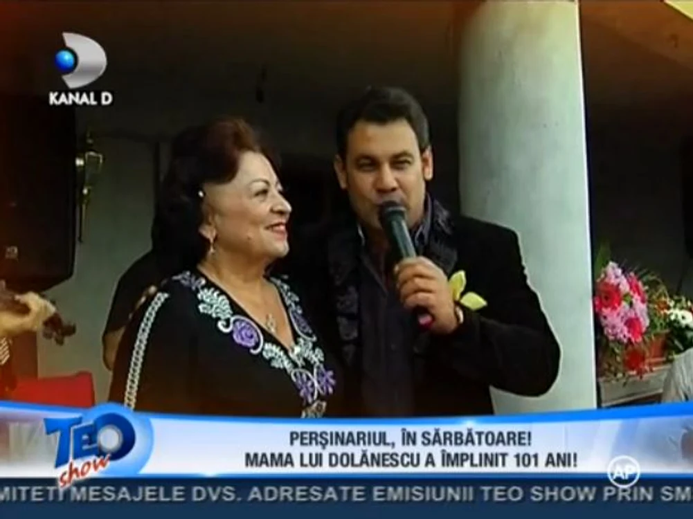 Ionuţ şi mama lui, Maria Ciobanu, i-au cântat cu drag bunicii (captură: Kanal D)