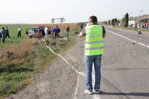 Motoscuteristul a murit în urma impactului cu automobilul ISU. (Foto: Cezar Pădurariu)