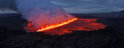 VIDEO Un vulcan a erupt în Islanda. Turiști evacuați de la Blue Lagoon, din cauza lavei care se apropie de orașul Grindavik