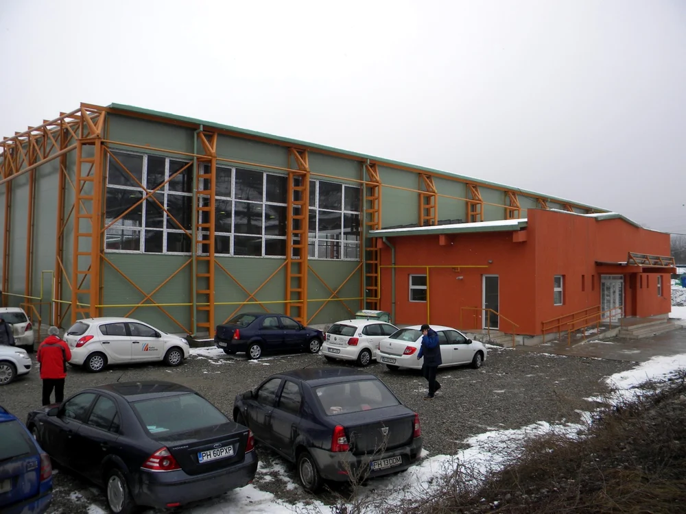 Sala de sport a costat 800.000 de euro, dar nu are apă, căldură şi nici electricitate. FOTO Dana Mihai