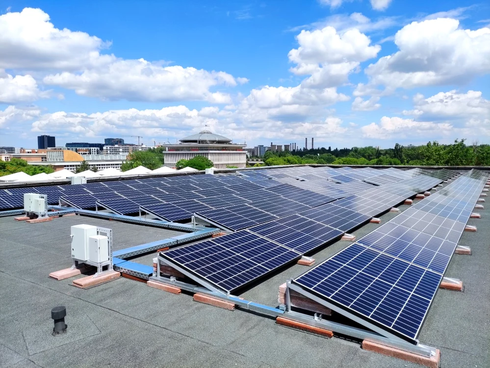 Prosumatorii sunt cei care au fotovoltaice și vor să dea surplusul de energie în rețeaua națională