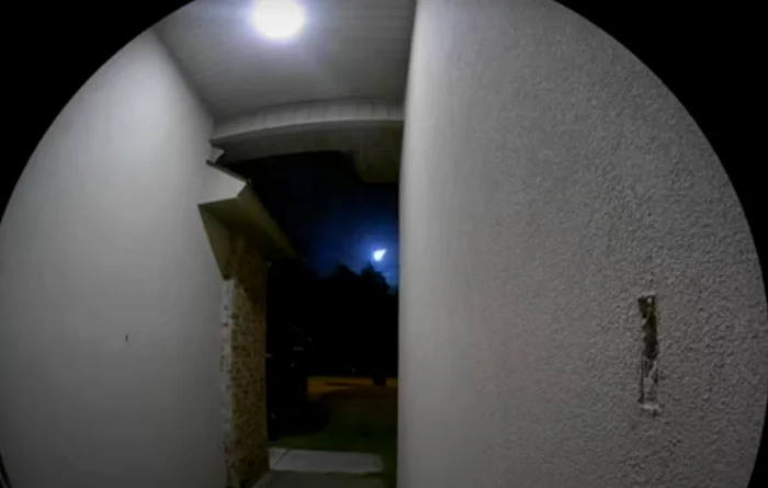 Meteoritul a fost filmat din mai multe locuri FOTO: Captură video