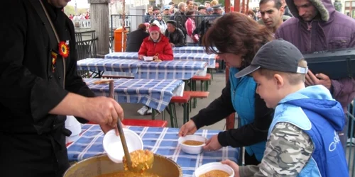 Adrian Hădean a gătit cea mai bună mâncare de fasole cu cârnați