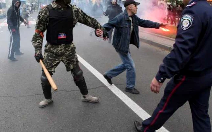 Separatiştii i-au dezarmat pe poliţişti FOTO AFP