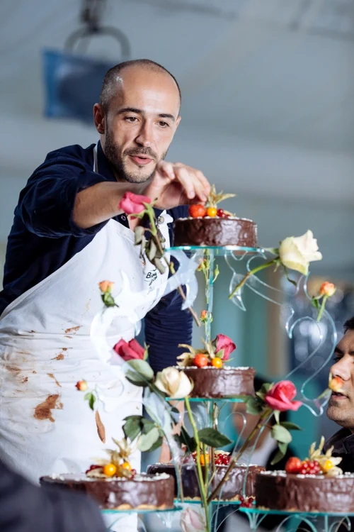 Daniel Ioan s-a
concentrat la maxim în finala Bake Off România pentru a putea câştiga
competiţia FOTO Pro TV
