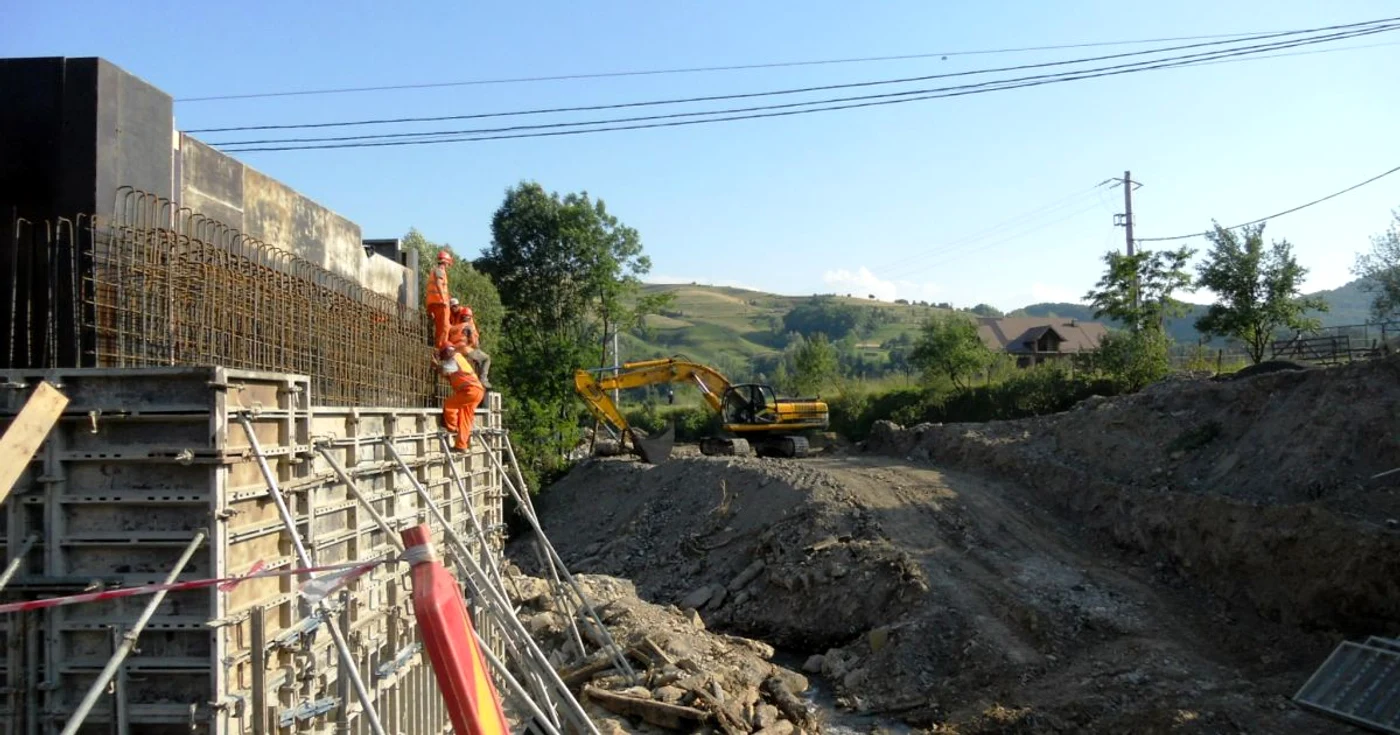 Autorităţile promit reluarea lucrărilor pe DN 18 Foto:Adevărul