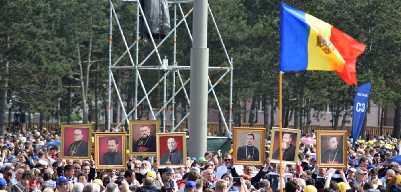 pelerini tablouri episcopi blah foto dorin timonea