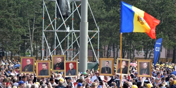 pelerini tablouri episcopi blah foto dorin timonea