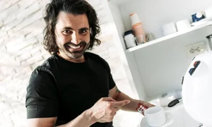 Solistul şi a etalat trupul de latin lover pe plajă jpeg