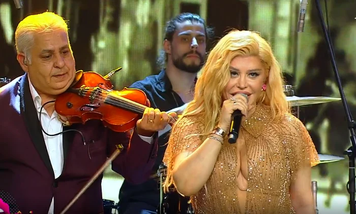 Loredana Groza a purtat o rochie cu un decolteu abisal Sursă foto: Captură video