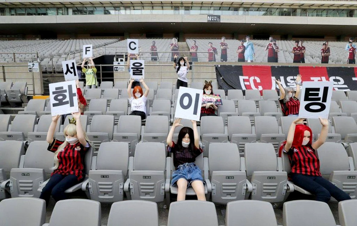 
    FC Seul a așezat manechine în tribunele goaleFoto: AFP  