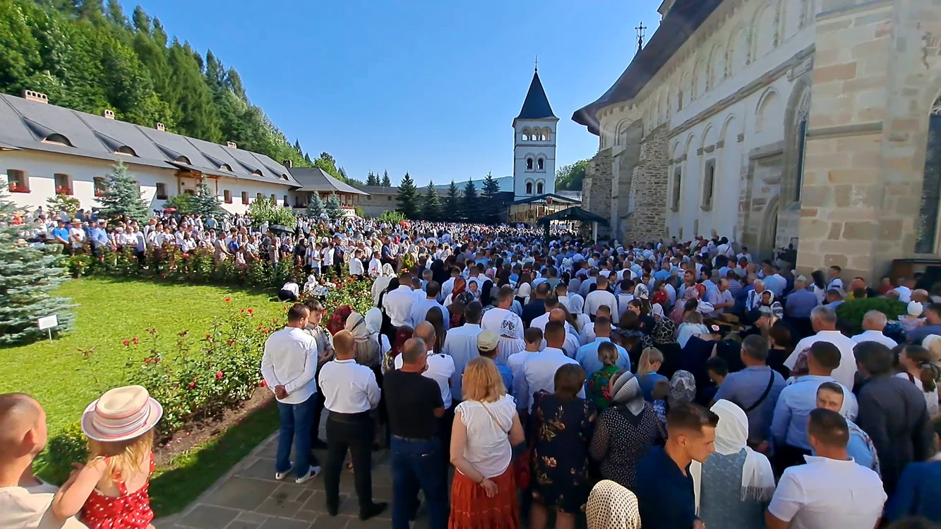 Pelerinaj la Mănăstirea Putna (Suceava) FOTO A.I.