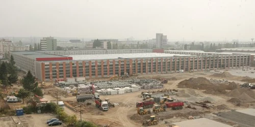 Lucrările la mallul Electroputere Parc sunt în toi. Foto: Victor C. Boldîr