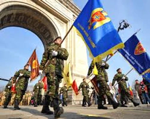 Parada din 2013 a fost ultima care s-a desfășurat pe sub Arcul de Triumf