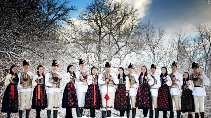 Ceată de colindători din Țara Făgărașului FOTO Descoperim România