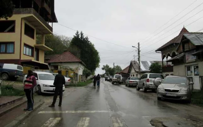 Drumul va fi reabilitat pe o lungime de 16 kilometri. Foto Adevarul