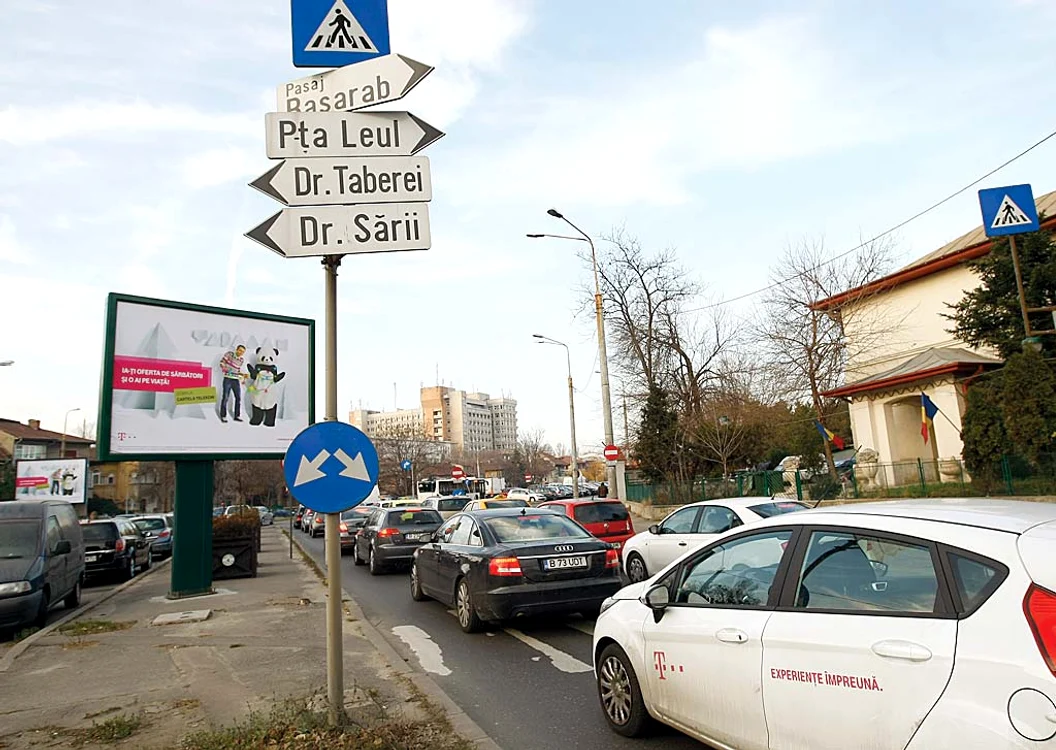 Ca să treacă de zona Cotroceni, un  șofer petrece la stopuri și 10 minute 