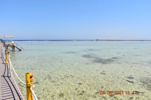 Apele incredibile de la Marea Roşie - Sharm el Sheikh - Egipt - două culori şi valuri care se sparg în larg Foto Adevărul - DMS