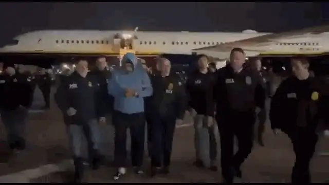 Primele imagini cu Nicolás Maduro pe teritoriul american. A fost dus la o bază militară din New York