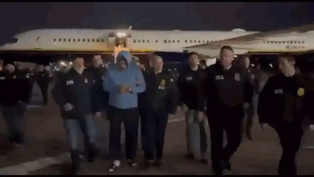 Primele imagini cu Nicolás Maduro pe teritoriul american. A fost dus la o bază militară din New York