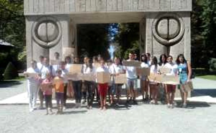 La acțiuni au participat tineri din Runcu și Petroșani