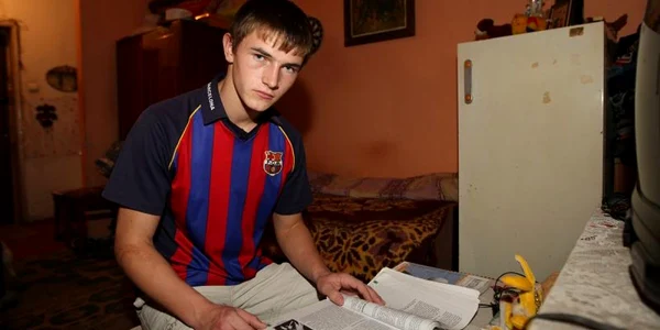 Radu Hosu este elev în clasa a XI-a la liceul din Prejmer. Foto: Stelian Grăjdan