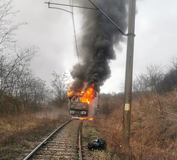 Locomotiva trenului de marfă a luat foc la Valea Călugărească FOTO Arhivă
