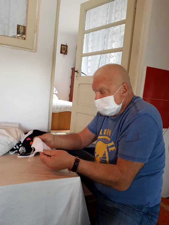 Cornel Tăbăcaru are casa plină de măști de protecție