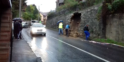 Bolovanii au ajuns pe şosea