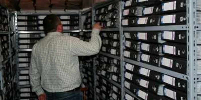 Arhivele fostelor fabrici comuniste sunt împrăştiate pe la firmele de lichidare judiciară