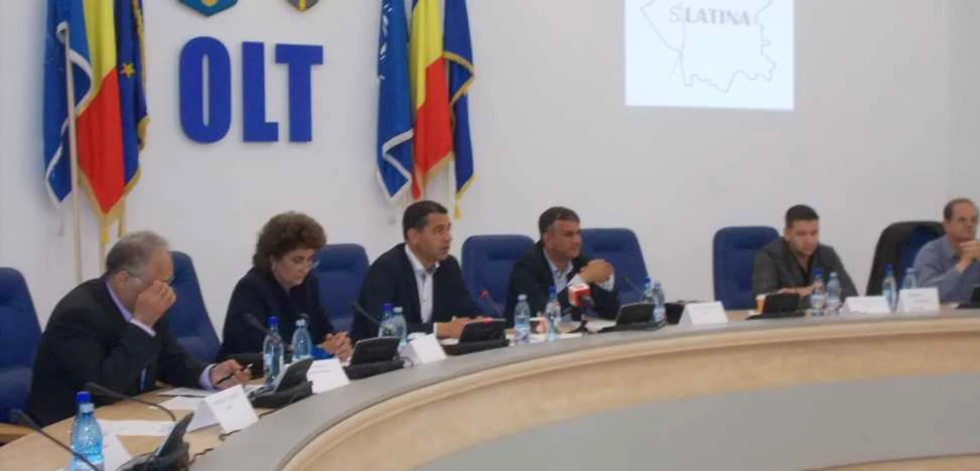Candidaţii nu prea au avut ce să le prezinte, ca soluţii concrete, votanţilor de etnie romă FOTO: Alina Mitran