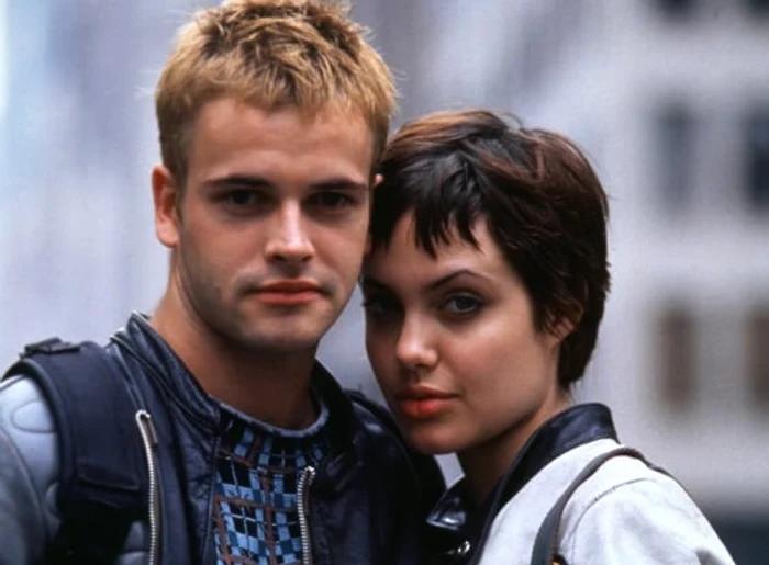Angelina Jolie și Jonny Lee Miller au reluat legăturaFoto: Profimedia