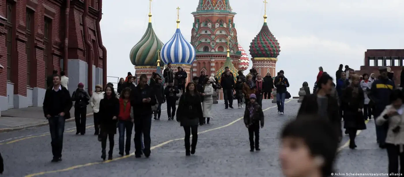 Piaţa Roşie din Moscova: unii ruşi se întorc acasa