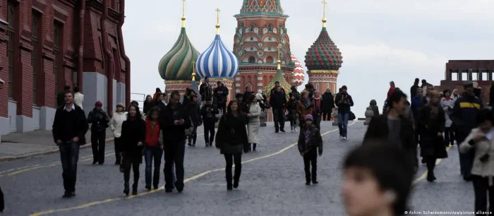 Piaţa Roşie din Moscova: unii ruşi se întorc acasa