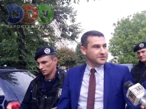 Şeful Direcţiei Generale Anticorupţie Prahova, Constantin Ispas, a fost adus de jandarmi la DNA Ploiești