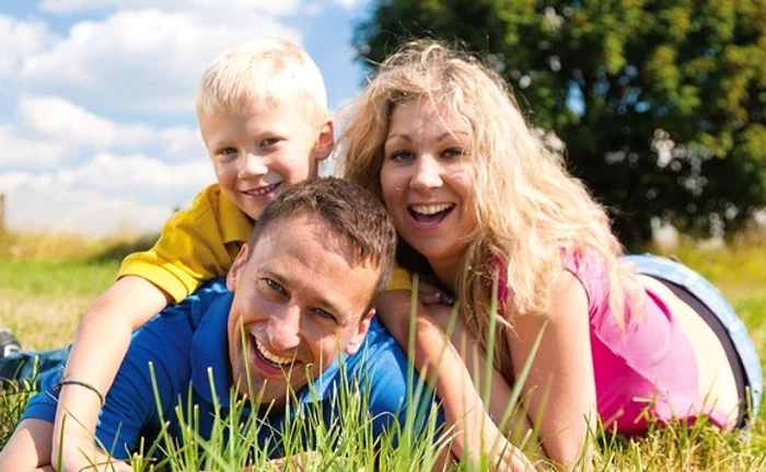 
    Vreme caldă de 8 Martie, tocmai bună pentru plimbări în aer liber, la o terasă sau pentru cumpărăturiFOTO: Click!  