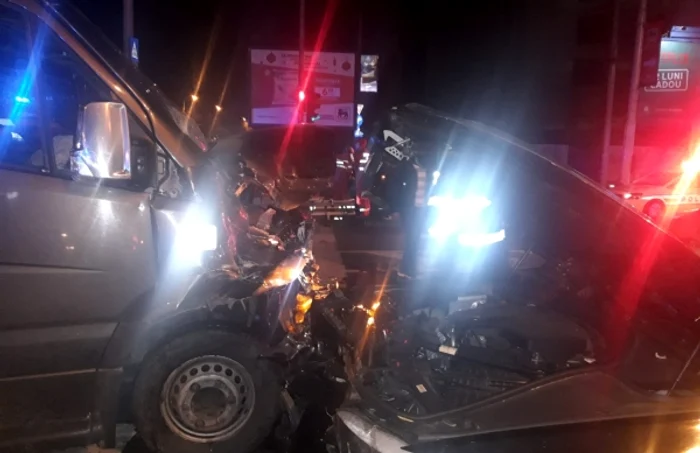 Accident microbuz ambulanta pe calea plevnei