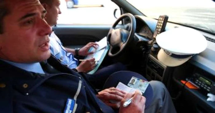 Craiova: Un tânăr se plimba pe stradă cu un cuţit