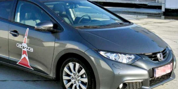 Noua Honda Civic a fost optimizată aerodinamic şi are o parte frontală şi o siluetă încântătoare