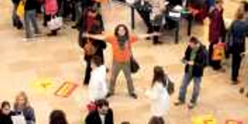 Ştefan, în mijlocul participanţilor la Târgul de Cariere de la Cluj-Napoca