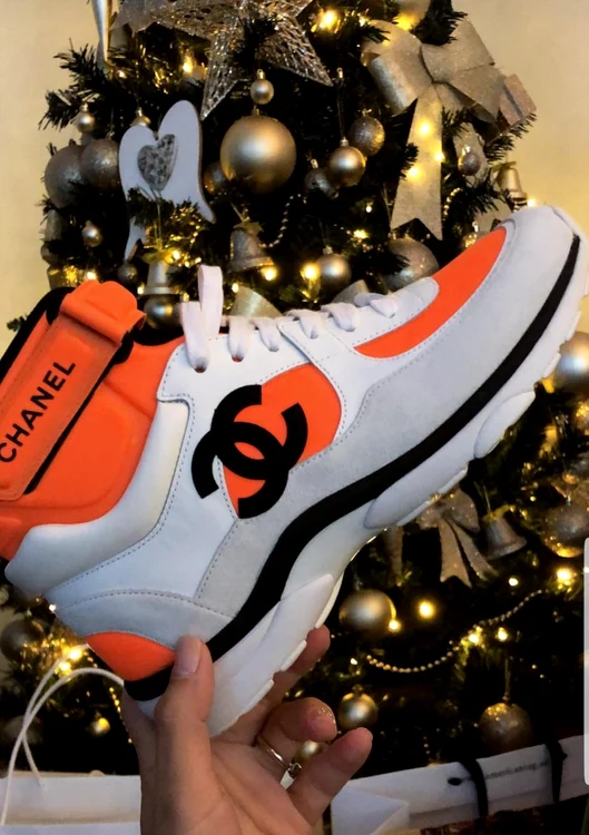 Adidași Chanel, 800 de euro