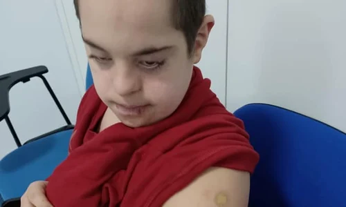 copil vaccinat cu doza booster jpg