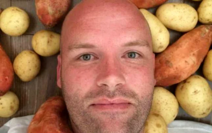 Andrew Flinders Taylor din Melbourne, Australia, şi-a propus să mănânce anul acesta numai cartofi, după ce s-a îngrăşat foarte mult în ultimii ani, ajungând să cântărească 157 de kilograme. FOTO The Independent