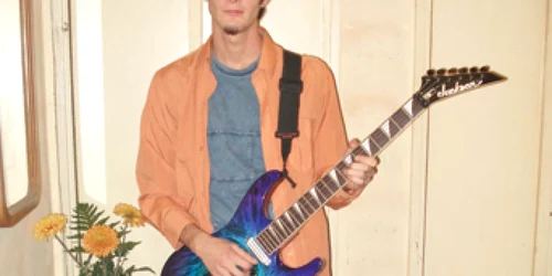 Bacău: PORTRET: Ionuţ Petruţ vrea să devină vedetă folk-rock